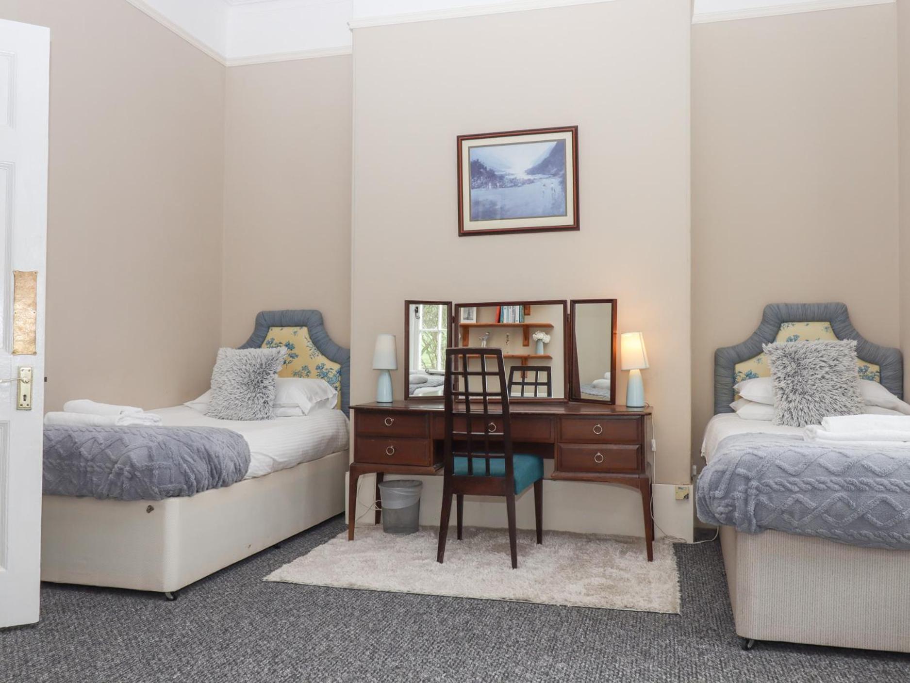 Holiday home Alston Hall Plymouth